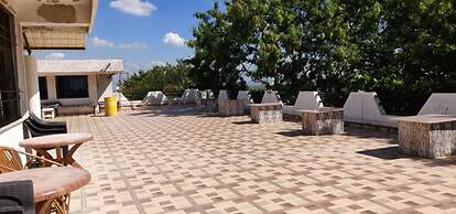 Etranger Resorts
