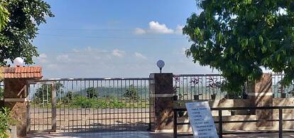 Etranger Resorts