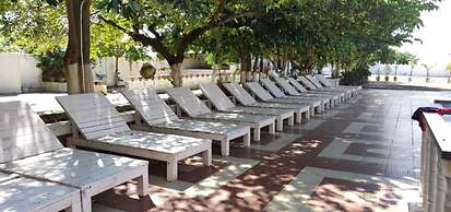 Etranger Resorts