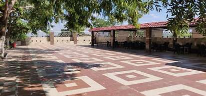 Etranger Resorts