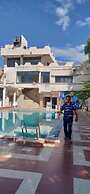 Etranger Resorts