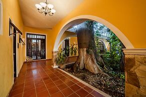 Espectacular casona con alberca y jardines