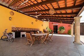 Espectacular casona con alberca y jardines