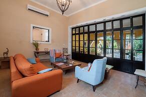 Espectacular casona con alberca y jardines