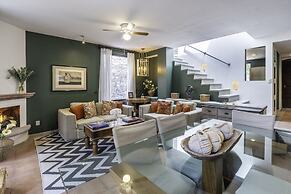 Angelic Centro 2BR with Pool