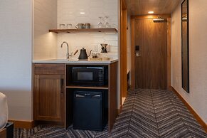 Hotel Canoe and Suites