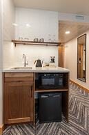 Hotel Canoe and Suites