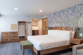 Hotel Canoe and Suites