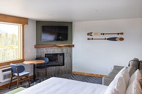Hotel Canoe and Suites