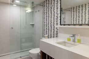 Hotel Canoe and Suites