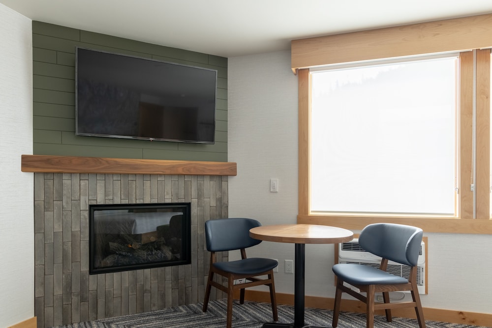 Hotel Canoe and Suites