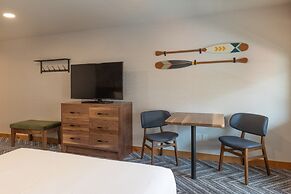 Hotel Canoe and Suites