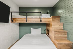 Hotel Canoe and Suites