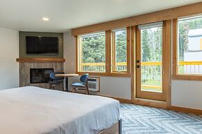 Hotel Canoe and Suites
