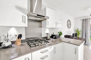 Foxherne 6 Bdrm, 3BA Hse -17