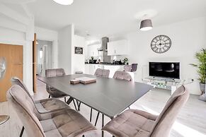 Foxherne 6 Bdrm, 3BA Hse -17