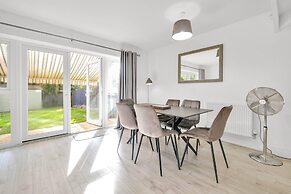 Foxherne 6 Bdrm, 3BA Hse -17