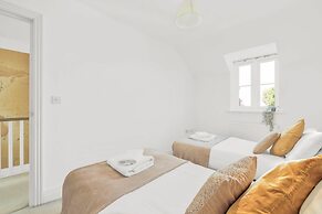Foxherne 6 Bdrm, 3BA Hse -17