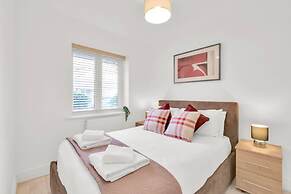 Foxherne 6 Bdrm, 3BA Hse -17