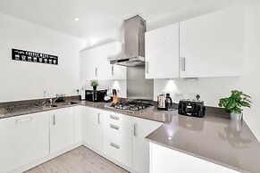 Foxherne 6 Bdrm, 3BA Hse -17