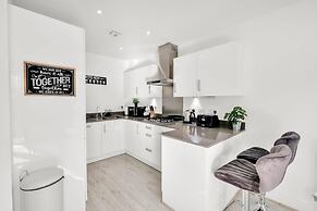 Foxherne 6 Bdrm, 3BA Hse -17