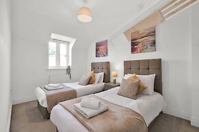 Foxherne 6 Bdrm, 3BA Hse -17