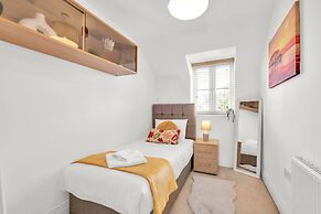 Foxherne 6 Bdrm, 3BA Hse -17