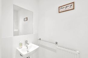 Foxherne 6 Bdrm, 3BA Hse -17