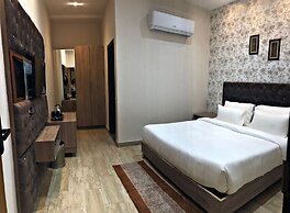 SPT Clarks Inn Suite Mandi