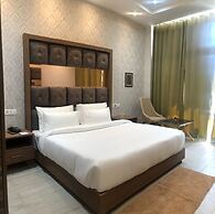 SPT Clarks Inn Suite Mandi