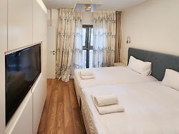 Holiday Luxury Home by FeelHome