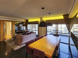 Holiday Luxury Home by FeelHome