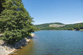 Apartment Sleeps 4 With Lake View