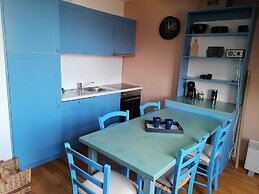 Apartment Sleeps 4 With Lake View