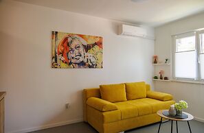 Apartment Sleeps 4 With Free Parking