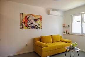 Apartment Sleeps 4 With Free Parking