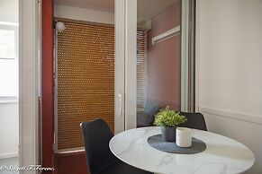 Apartment Sleeps 4 With Free Parking