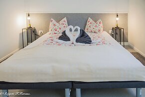 Apartment Sleeps 4 With Free Parking