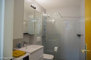 Apartment Sleeps 4 With Free Parking