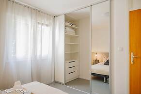 Apartment Sleeps 4 With Free Parking