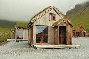 Múlafossur Cottages near Waterfall
