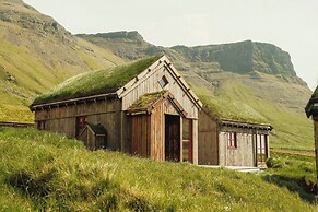 Múlafossur Cottages near Waterfall