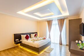 Hotel Mahamaya Crown