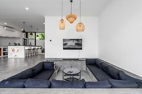 Sunny Home Villa