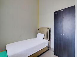 OYO Life 92637 Kost Arya Exclusive
