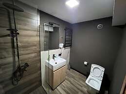 Paskunji Marshall Apartment