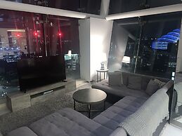 Amazing Skyline Views 3BR Duplex
