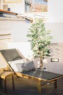 One&Lux Byron Suites