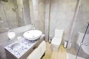 One&Lux Byron Suites