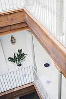 One&Lux Byron Suites